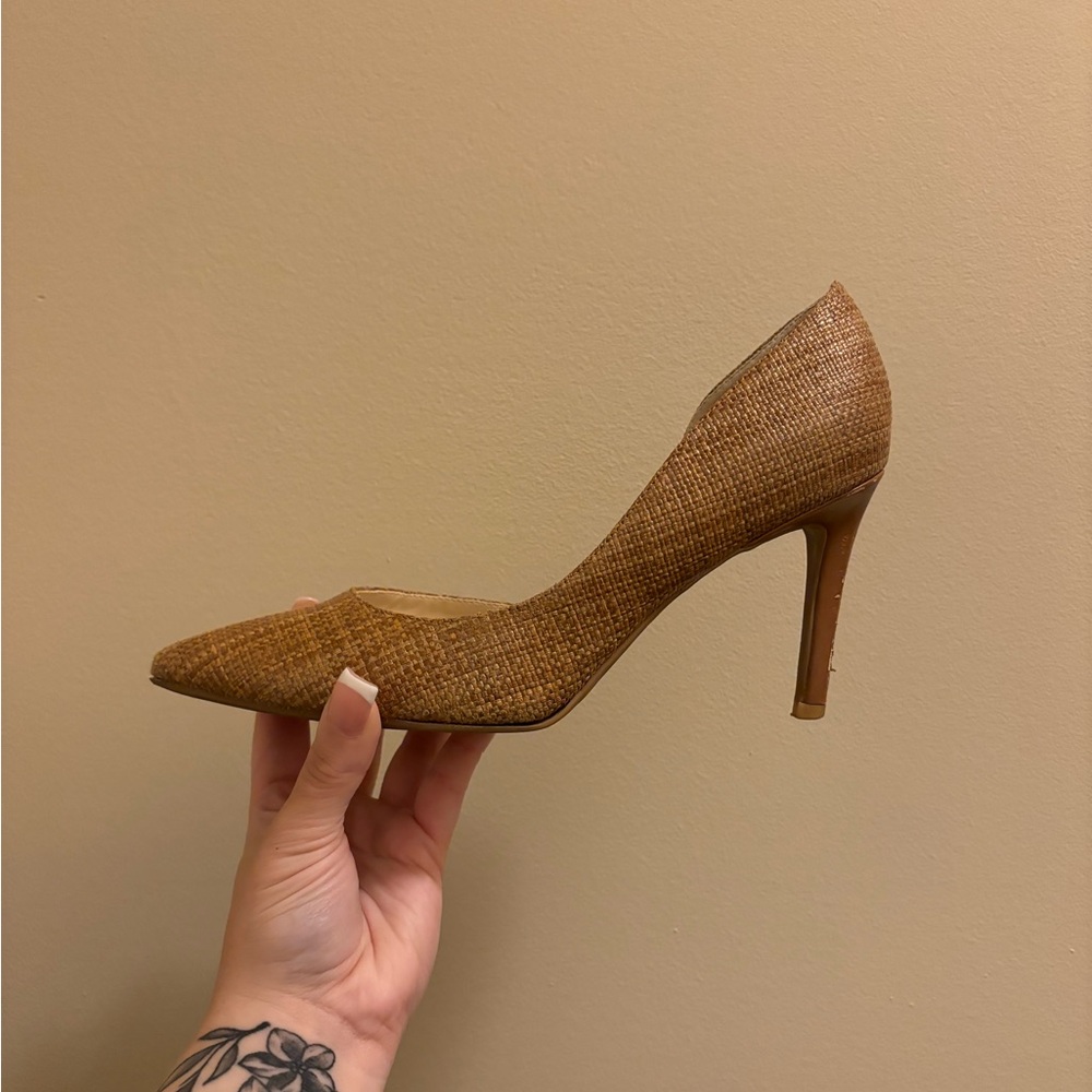 Nine West pointy closed toe heel